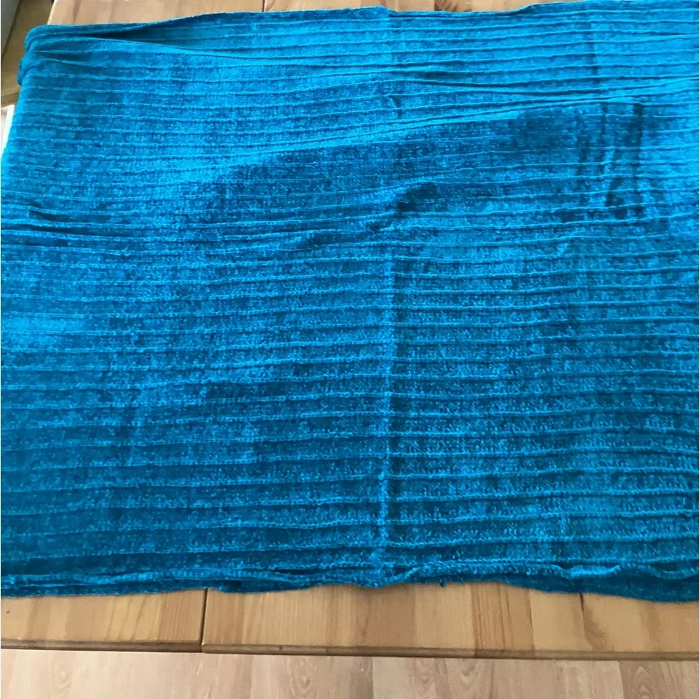 NWT Women’s Blue Textured Scarf/Wrap/Throw Blue Fringe Scarf 30”